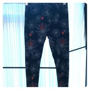 Spider web print legging- 💗